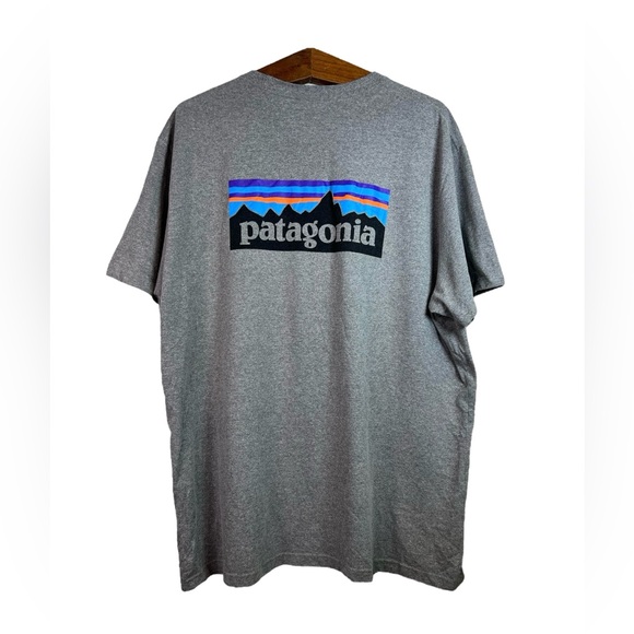 Patagonia Mens Gray Logo Pocket Short Sleeve T-Shirt Size XXL - Picture 2 of 8